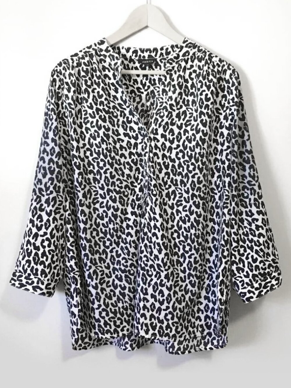 Jessica Black & White Satiny Leopard Rosette Print Blouse 18